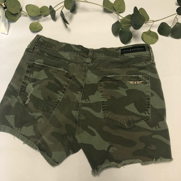 Rock Republic Camo Shorts,Distressed - Picture 6 of 7